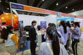 STKC ออกบูธจัดแสดงชิ้นงานชุด ตารางธาตุ ในรูปแบบ AR card สร้า ... Image 57